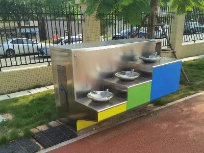 户外直饮水台，老人儿童都能安心喝