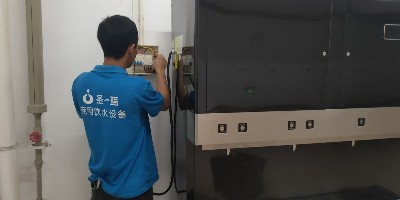高温坚守施工一线！圣蓝校园直饮水工程提质提速保交付
