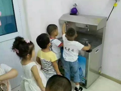 幼儿园饮水机 深圳东方幼儿园说圣蓝更可靠