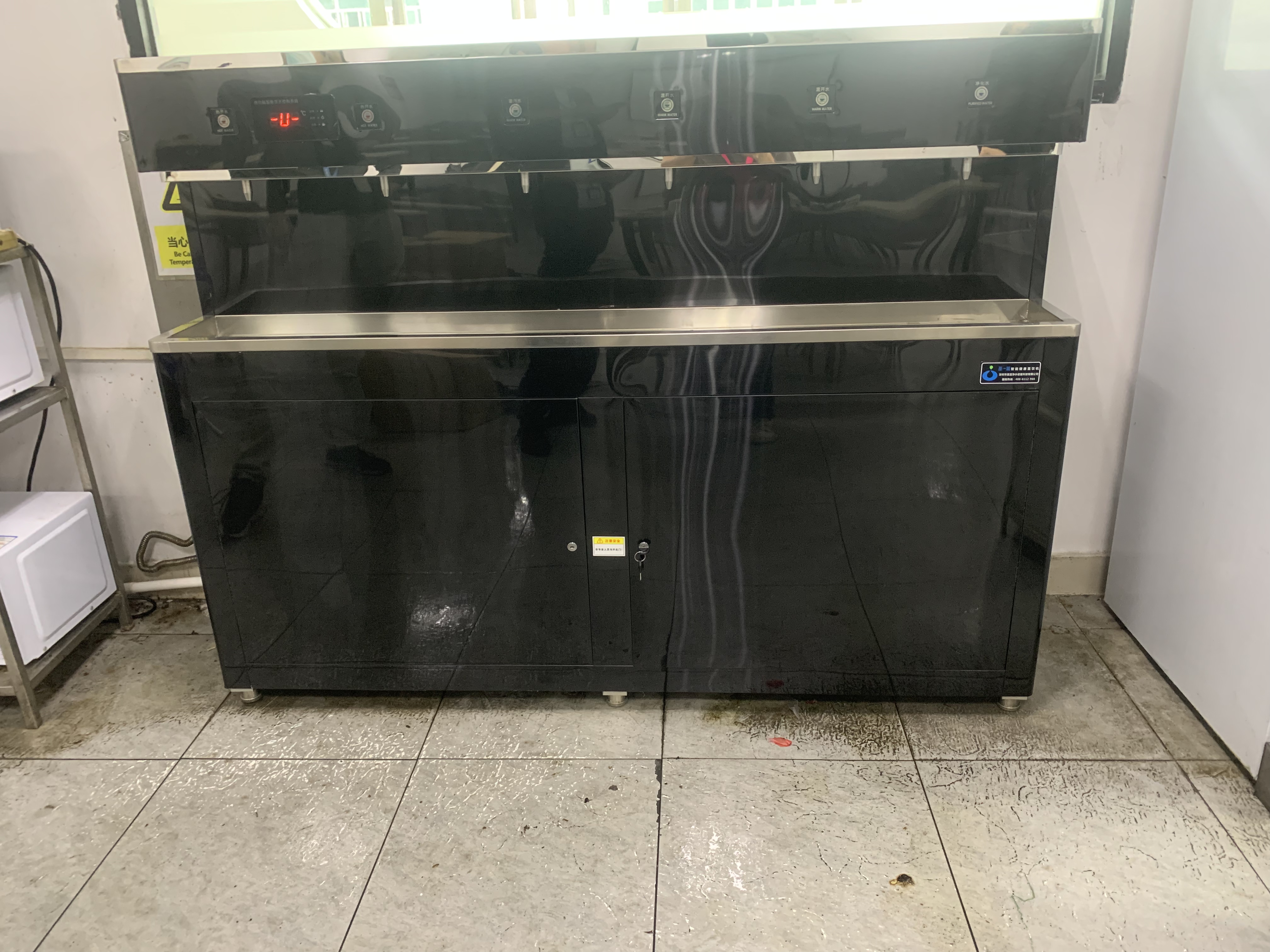 商用直饮水机技术迭代，智能物联网赋能校园、工厂双场景运维升级